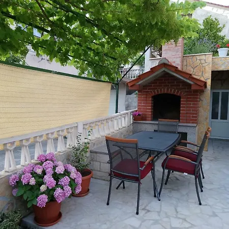 Lucia Apartment