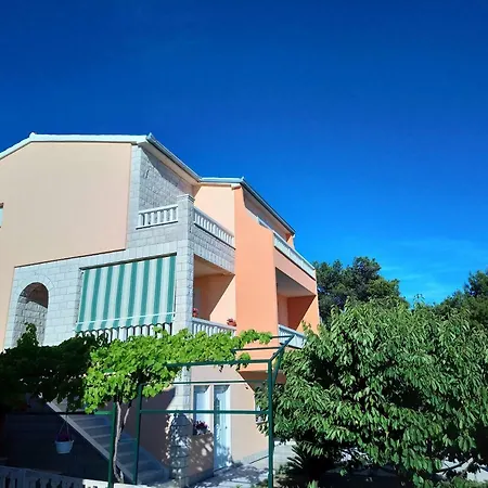 Apartment Lucia *